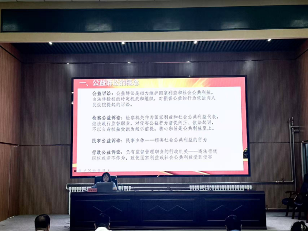 乌雅苏拉讲课.jpg